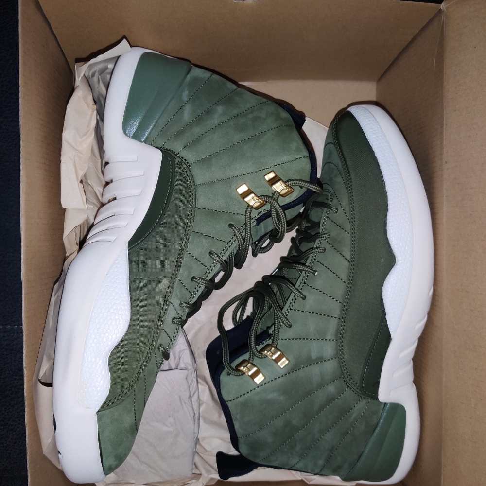 Cp3 2002 olive green Brand new 10.5 men's original box